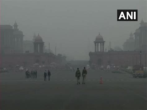 Minimum temperature, air quality dips in Delhi; dense fog envelops city