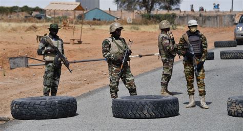 尼日尔军队遭武装恐怖分子伏击，15名军人死亡 - 军情 - 星岛环球网