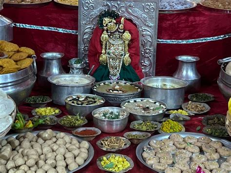 On the occasion of Govardhan Puja in Jagat Mandir, Govardhan Nathji's ...