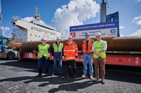 300,000 tonnes of large-diameter pipes to Down Under