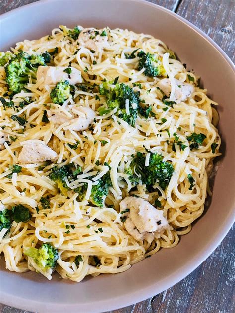 One Pot Chicken Broccoli Pasta - Cooks Well With Others