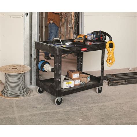 Rubbermaid Commercial Products 33.25-in-Drawer Shelf Utility Cart in ...