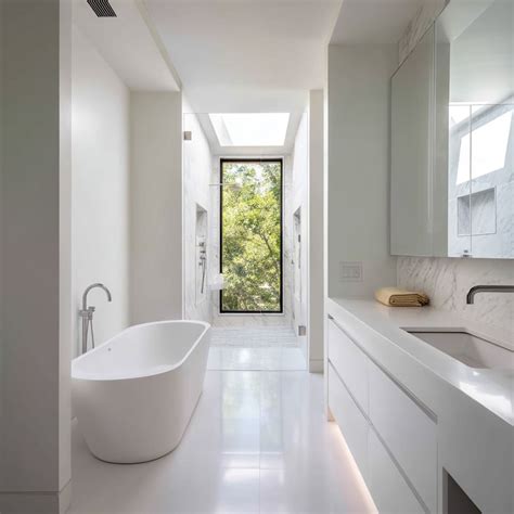 Design & Styling Ideas for Modern All-White Bathroom Spaces