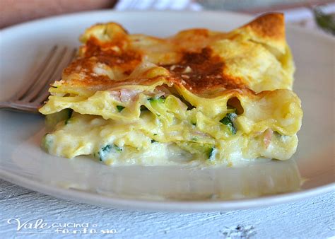Lasagne con zucchine prosciutto cotto e provola