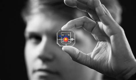 Sicentist Makes Human Eye Replica On A Chip And It Can Blink - MobyGeek.com