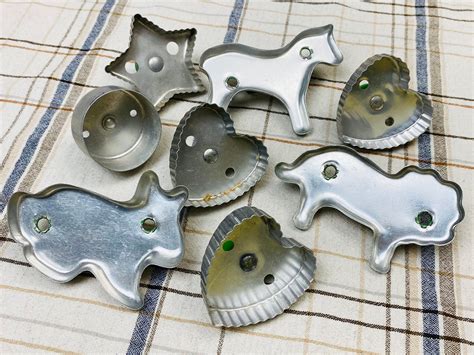 Vintage 1950s Tin Cookie Cutters Green Handle Old Metal Cookie Cutters ...