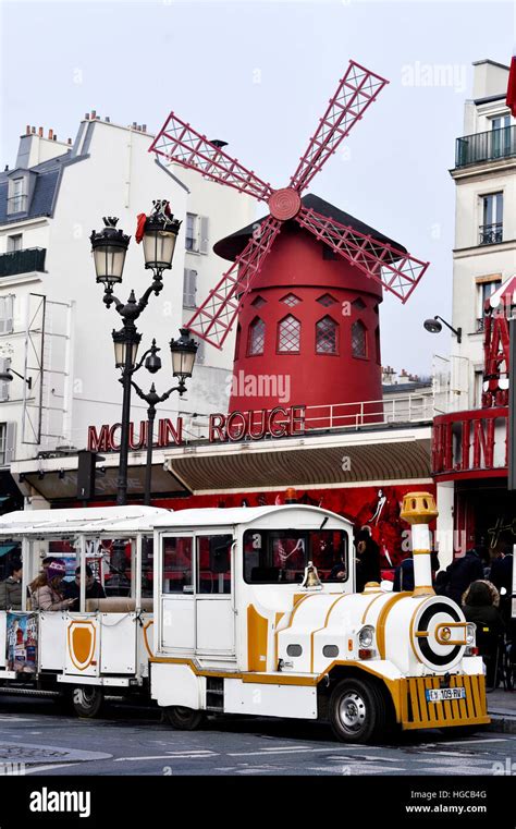 Tourist train montmartre paris Banque de photographies et d&rsquo;images &agrave; ...