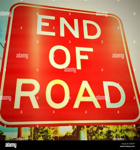 End road sign hi-res stock photography and images - Alamy