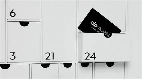 Alo Yoga's Beauty Advent Calendar Features $700 Worth of Alo Merchandise