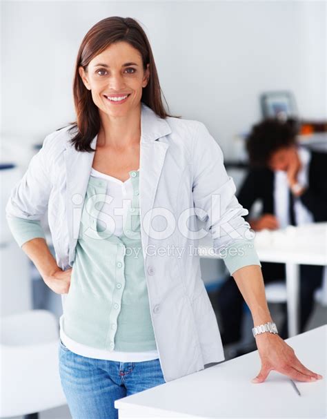 Attractive Woman Business Casual 的图像结果