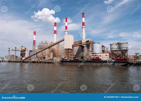 Daytime View of Ravenswood Generating Station on the East River in New ...