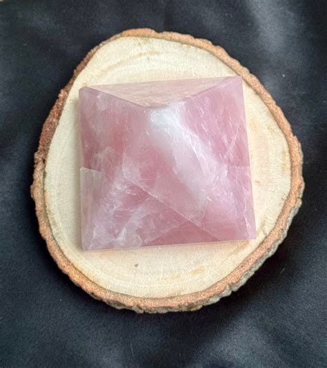 Rose Quartz Pyramid – Gemstone Galaxy