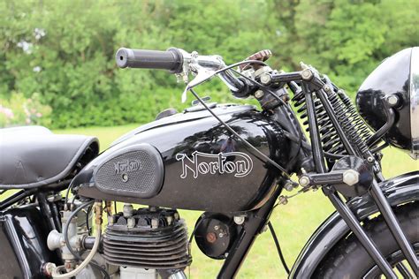 Lot 107 - 1943 Norton 16H