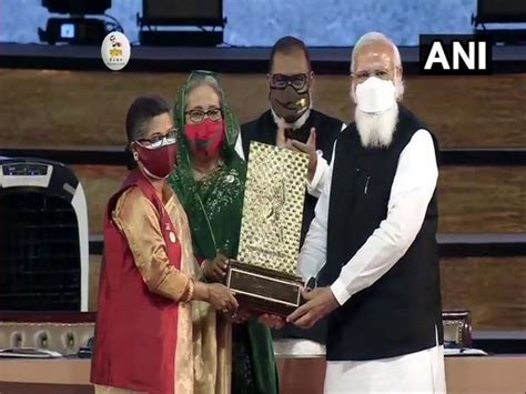 PM Modi hands over Gandhi Peace Prize to Sheikh Rehana, daughter of ...
