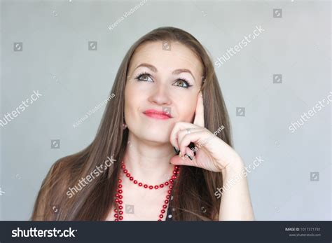 Thinking Girl 的图像结果