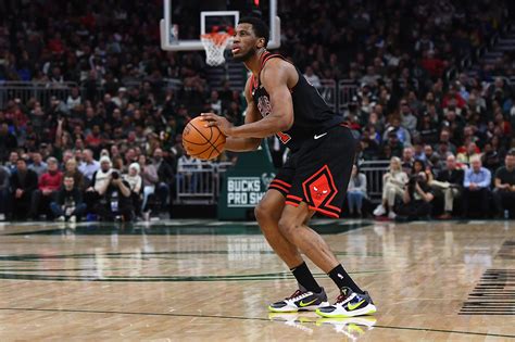 Chicago Bulls: 3 best trade packages involving Thaddeus Young