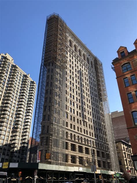 Scaffolding Assembly Begins on the Flatiron Building for Exterior ...