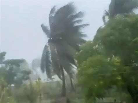 Hurricane Melissa Hits Jamaica Coast Cat 5; Flooding, Houses Damaged ...