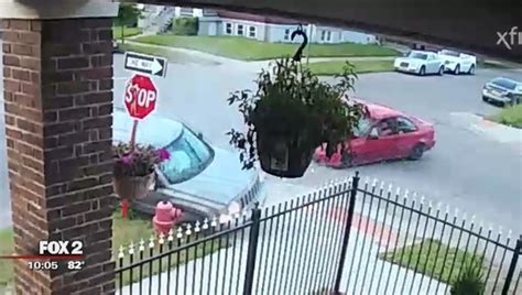 MSP crash in which officer ran stop sign, arrested other driver under ...