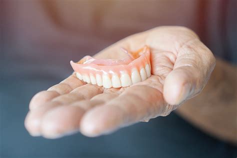 Mejor fijador para prótesis dentales: ¿Cuál elegir?