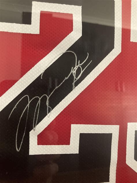 Is this legit? Signed Michael Jordan jersey : r/Autographs