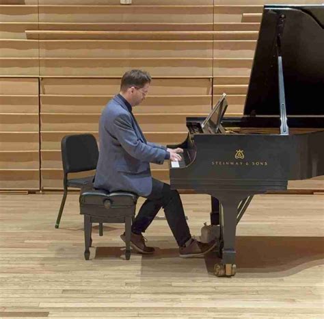 Piano Lessons & Music Lessons in NYC | Riverside Music Studios