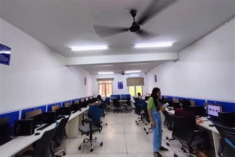 Atma Ram Sanatan Dharma College New Delhi Campus: Photos, Virtual Tour