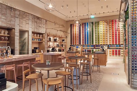 https://www.nespresso.com/ecom/medias/sys_master/public/14700056903710/Lounge-Area.jpg?impolicy=product&imwidth=1000
