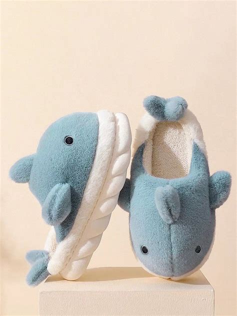 Cartoon Shark Design Fluffy Novelty Slippers | Pantoufle, Pantoufles ...