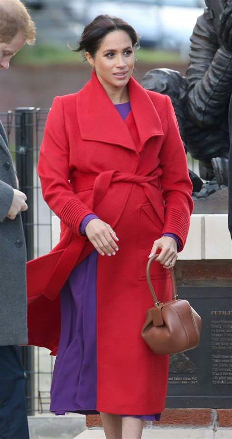 Pregnant MEGHAN MARKLE at Town of Birkenhead in Merseyside 01/14/2019 ...