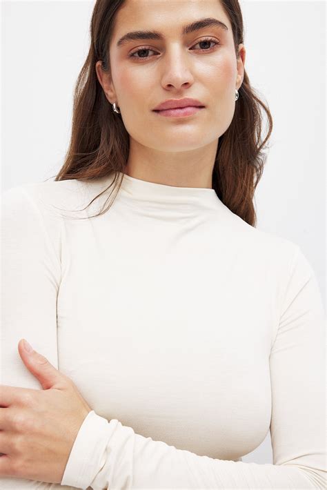 Soft Line Funnel Neck Long Sleeve Top Black | NA-KD