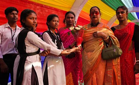 पखांजूर में आर्कषक मतदान केंद्र: ट्रांसजेंडर के लिए पहली बार बनाया गया ...