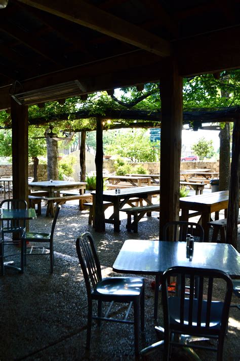 Info — Hondo's on Main