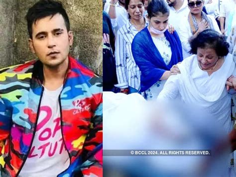 Aditya Singh Rajput's mother breaks down in tears at the funeral; Rajiv ...