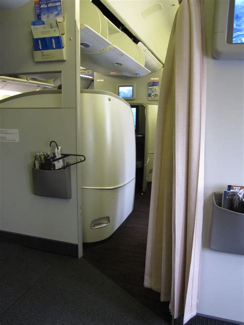 Travel Smart: [Airline Seats] Japan Airlines Executive Class Shell Flat ...