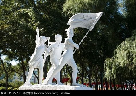 雕塑《少先队员在前进》高清图片下载_红动中国