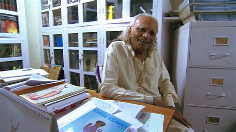 Remembering Indian yoga guru BKS Iyengar — the man who brought yoga to ...
