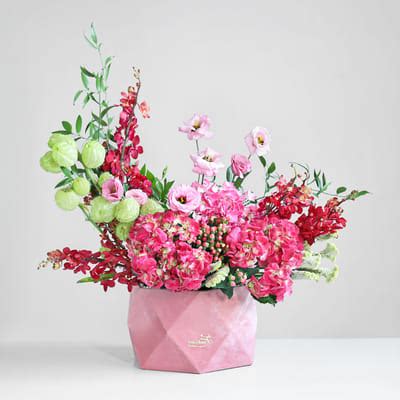 Fuschian Flair: Order Flowers Online | Interflora India