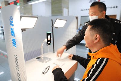 台州首台身份证自助离线采集机“落户” 南门社区 群众办证更便捷