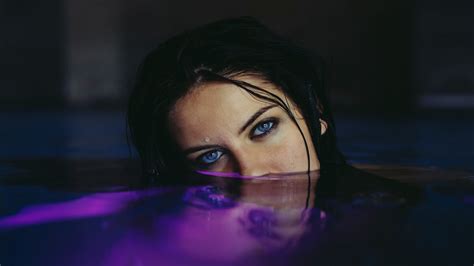 女孩水可爱的- 女孩,水,可爱的,黑暗的,蓝色