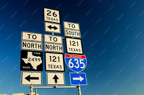 Premium Photo | Route signage on a highway near dallas fort worth texas