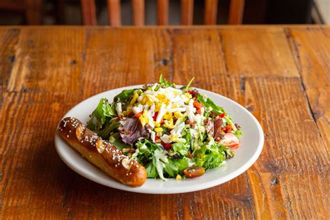 The Field Burger & Tap, A State College Restaurant | Toftrees Golf Resort