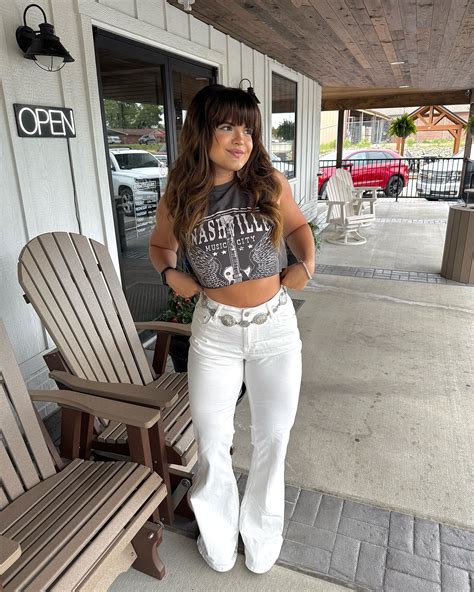 Abby Thompson ᵕ̈ | Part 2 just cause I wanted to do a carousel🥰 | Instagram