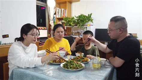 上海打工小伙带娃读书，闺蜜做客花了40元，四人三菜，看看吃了啥【小食片刻】 - YouTube