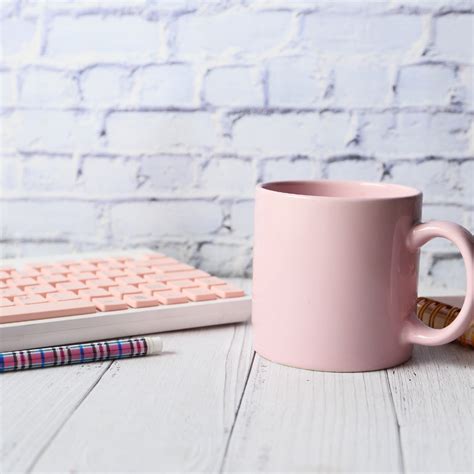 What's the Average Employed Nail Technician Salary? Uncovering Industr – Blossom Academy