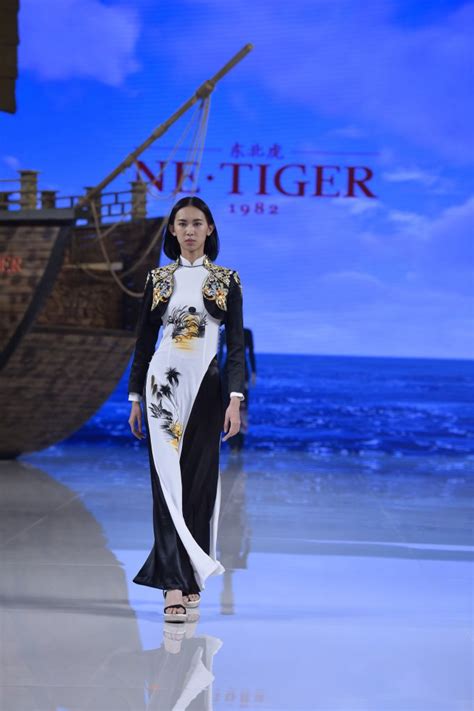 东北虎 NE·TIGER 2019春夏高级成衣发布秀 - Beijing Spring 2019-天天时装-口袋里的时尚指南