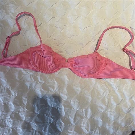Hollister Co. Women's Pink Bikini-and-tankini-tops | Depop