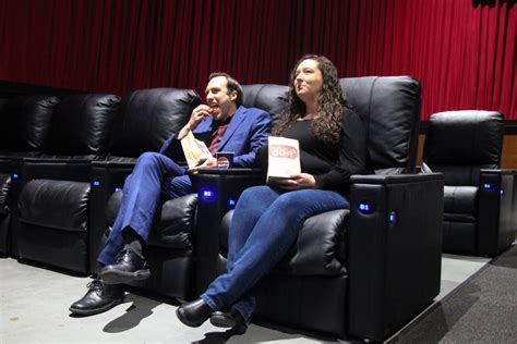 New owners of Oak Harbor Cinema aim to build community | Whidbey News-Times