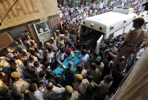 Delhi Rape: Protests Spread in Delhi; Police Offered ₹ 2000 Bribe to ...