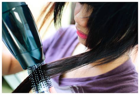3 Ways to Blow Dry Hair Straight - wikiHow